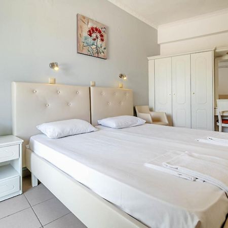 Porto Marina Aparthotel Guviá Kültér fotó
