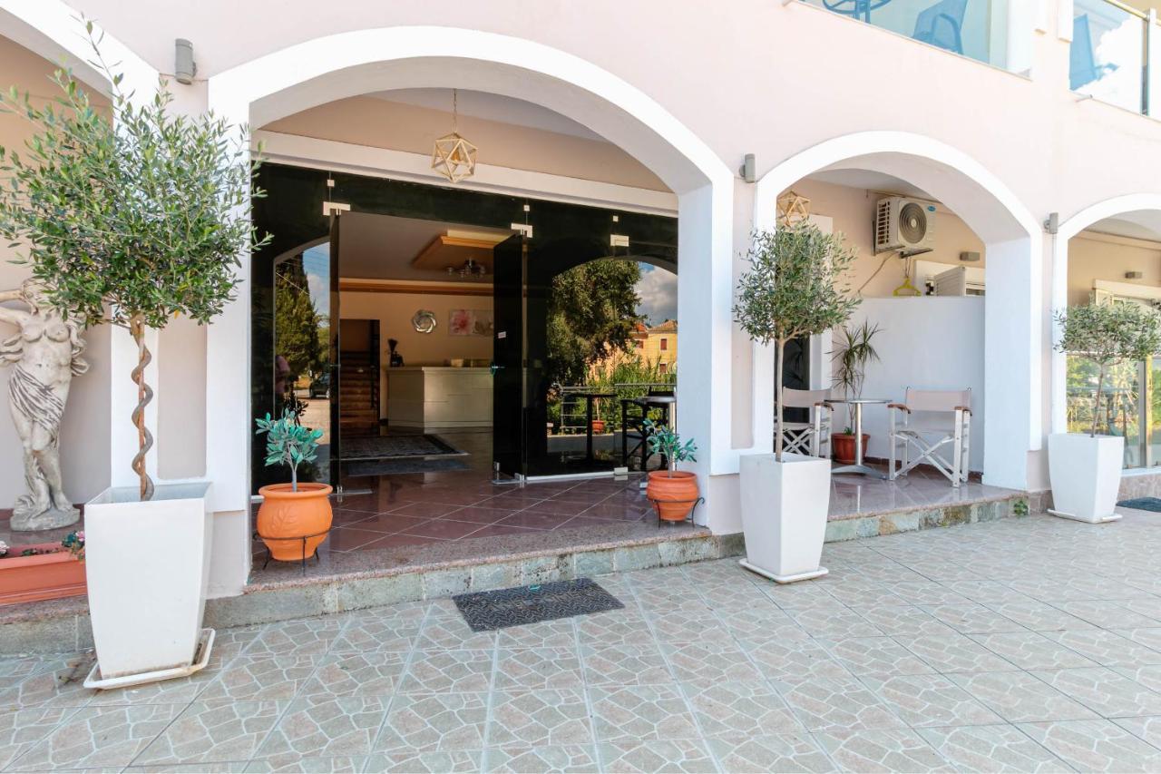 Porto Marina Aparthotel Guviá Kültér fotó