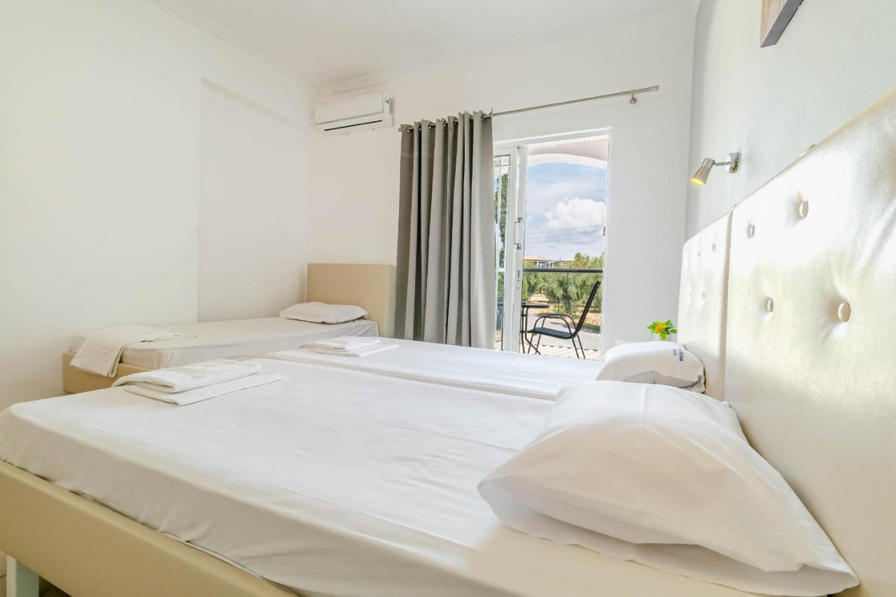 Porto Marina Aparthotel Guviá Kültér fotó
