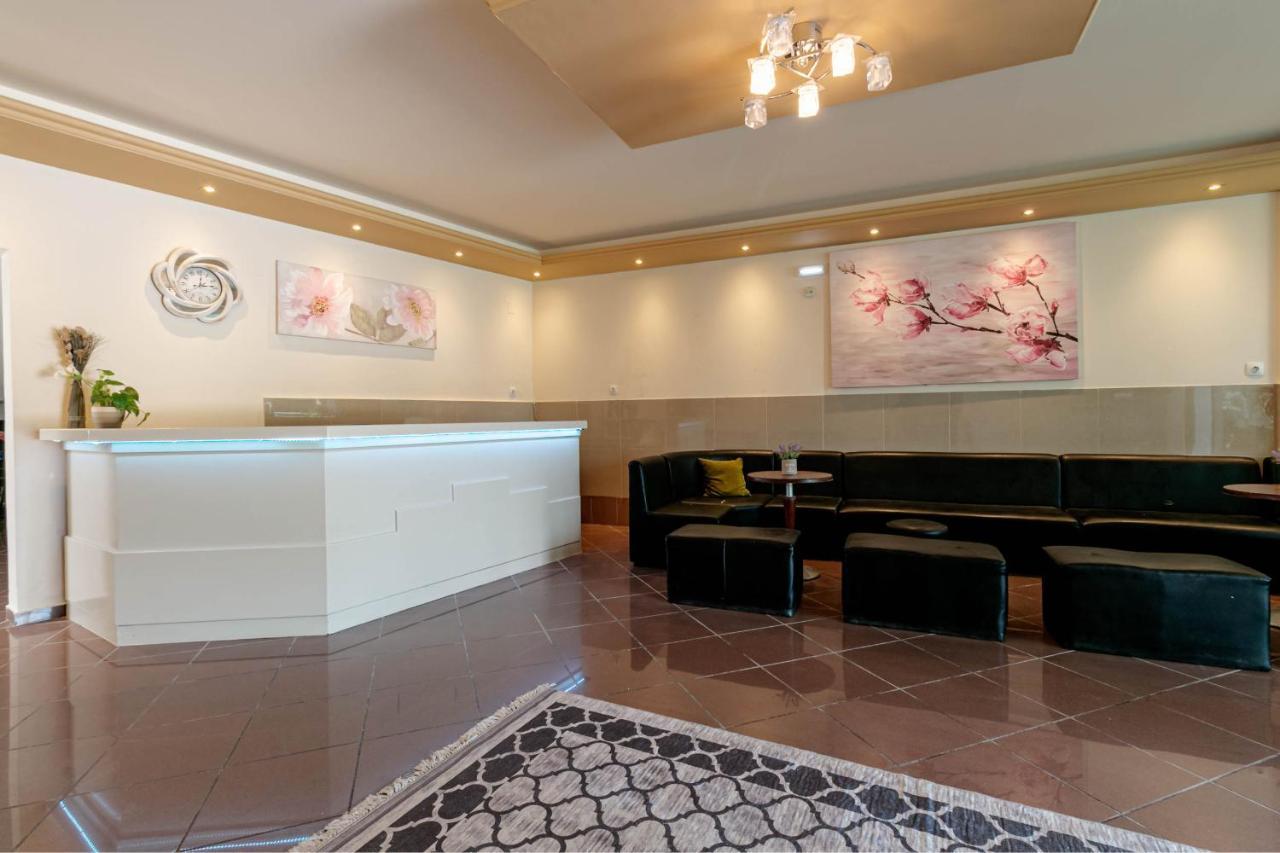 Porto Marina Aparthotel Guviá Kültér fotó